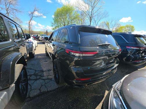Rocky Mountain Pearlcoat 2023 Jeep Grand Cherokee 4xe 30th Anniversary