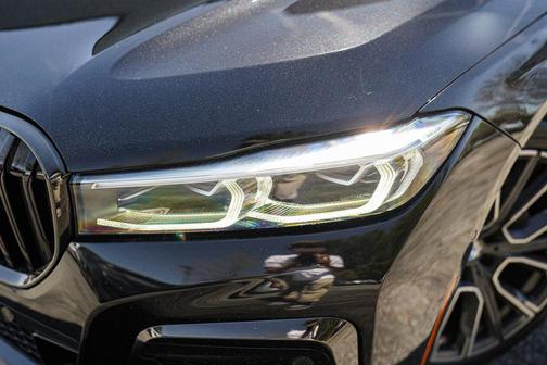 Black Sapphire Metallic 2022 BMW 740 i