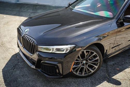 Black Sapphire Metallic 2022 BMW 740 i