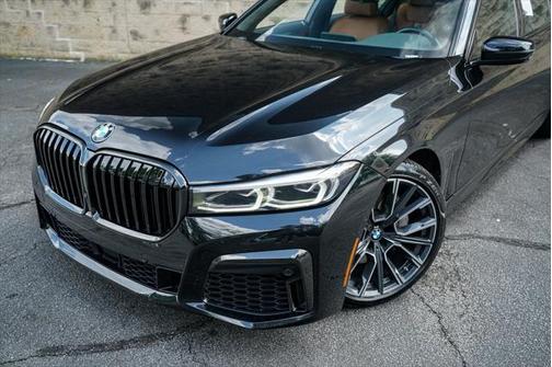 Black Sapphire Metallic 2022 BMW 740 i