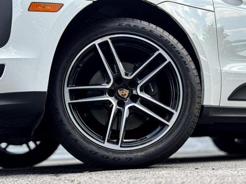 2020 Porsche Macan Base