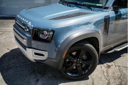 2022 Land Rover Defender 110 SE