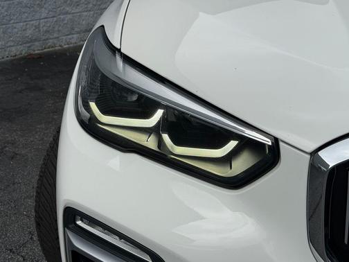 Alpine White 2021 BMW X5 sDrive40i