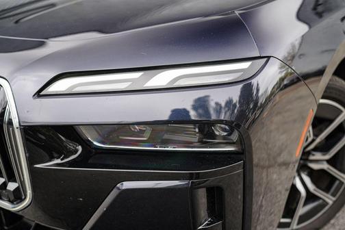 Carbon Black Metallic 2024 BMW 740 740i