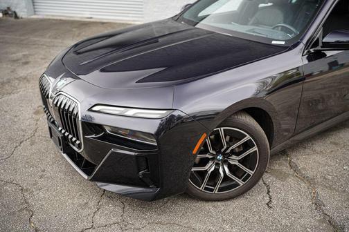 Carbon Black Metallic 2024 BMW 740 740i