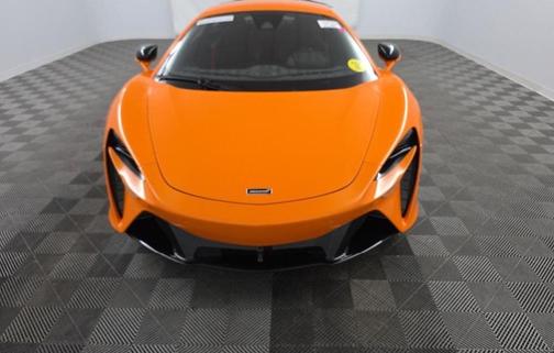 2023 McLaren Artura Performance
