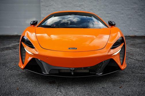 2023 McLaren Artura Performance