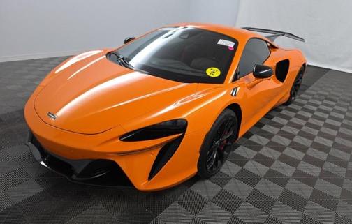 2023 McLaren Artura Performance