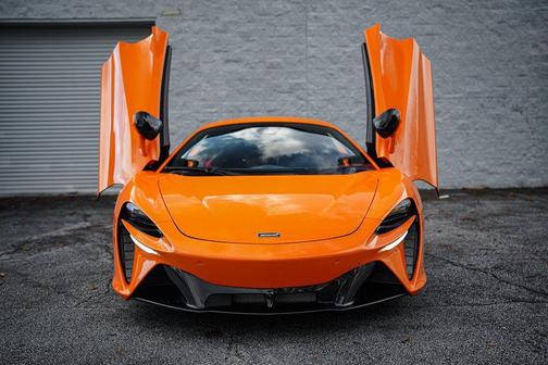 2023 McLaren Artura Performance