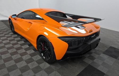 2023 McLaren Artura Performance