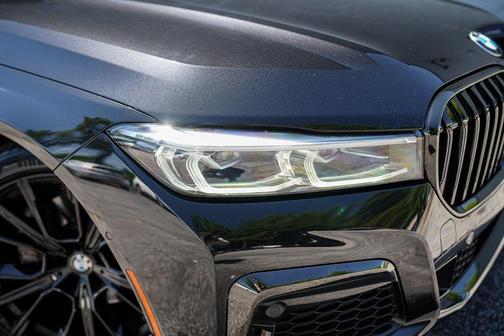 2022 BMW 740 i