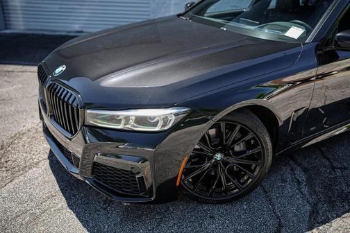 2022 BMW 740 i