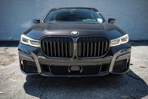 2022 BMW 740 i