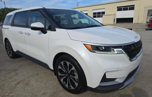 Snow White Pearl 2024 Kia Carnival EX