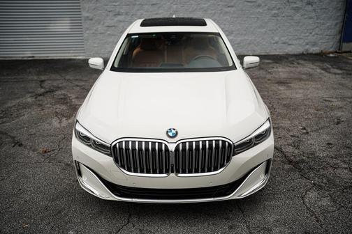 2022 BMW 740 i