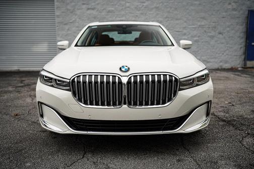 2022 BMW 740 i