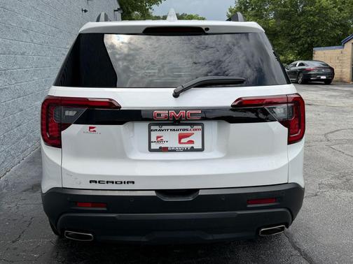 White Frost Tricoat 2023 GMC Acadia FWD SLT