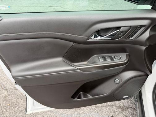 White Frost Tricoat 2023 GMC Acadia FWD SLT