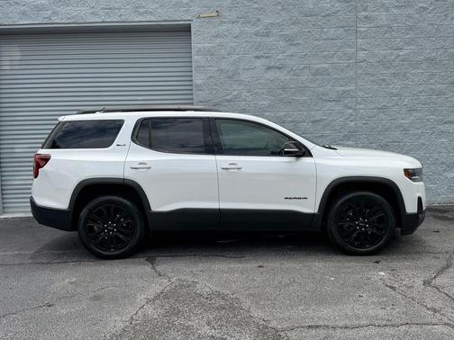 White Frost Tricoat 2023 GMC Acadia FWD SLT