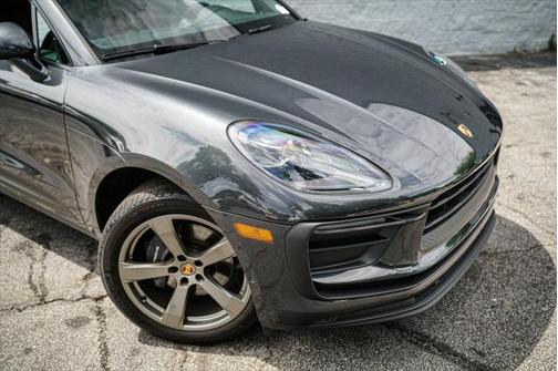 2022 Porsche Macan Base