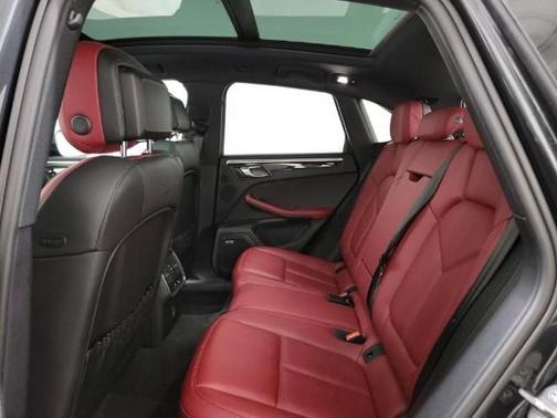2022 Porsche Macan Base