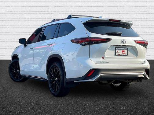 Wind Chill Pearl 2024 Toyota Highlander XSE