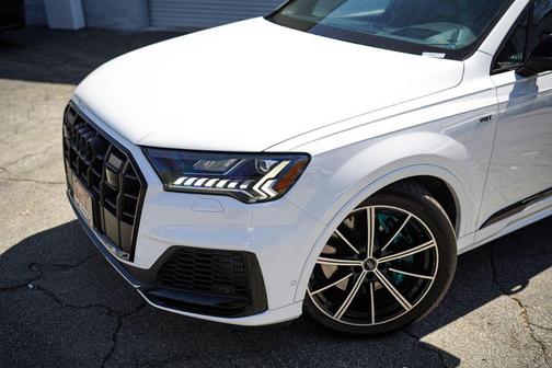 Glacier White Metallic 2020 Audi SQ7 4.0T Prestige