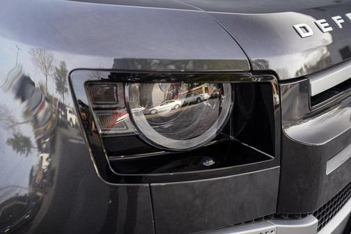 2025 Land Rover Defender 110 P300