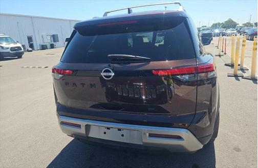 2022 Nissan Pathfinder SL 2WD