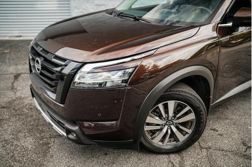 2022 Nissan Pathfinder SL 2WD