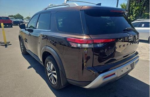2022 Nissan Pathfinder SL 2WD
