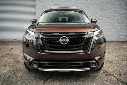 2022 Nissan Pathfinder SL 2WD