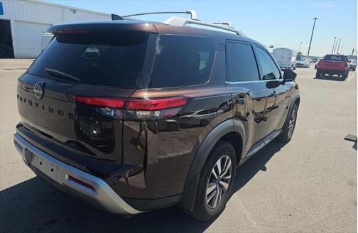 2022 Nissan Pathfinder SL 2WD