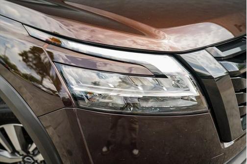 2022 Nissan Pathfinder SL 2WD