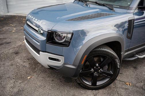 2022 Land Rover Defender 110 SE