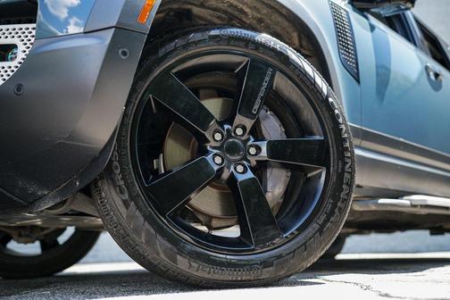 2022 Land Rover Defender 110 SE