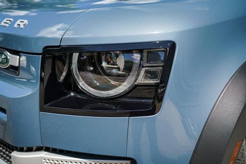 2022 Land Rover Defender 110 SE