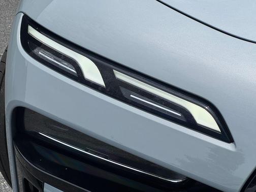 Brooklyn Grey Metallic 2023 BMW 740 i