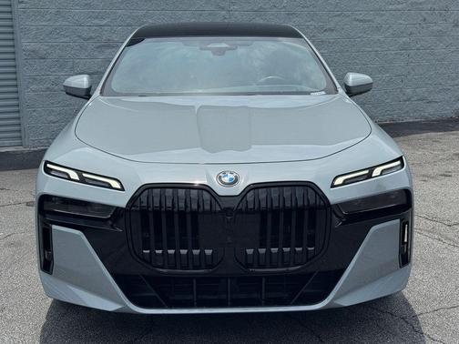 Brooklyn Grey Metallic 2023 BMW 740 i