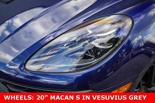 2023 Porsche Macan Base