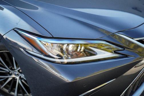 2022 Lexus ES 350 Base