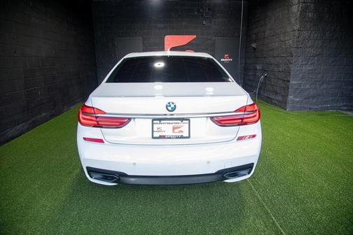 Photo 4 of 25 of 2016 BMW 740 i