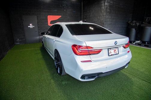 Photo 3 of 25 of 2016 BMW 740 i