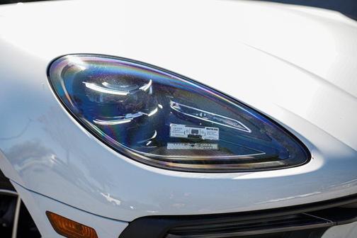 2022 Porsche Macan Base