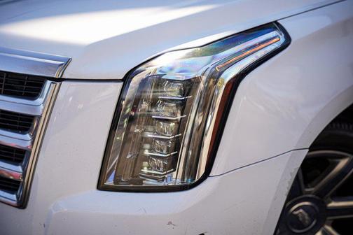 Crystal White Tricoat 2016 Cadillac Escalade Luxury