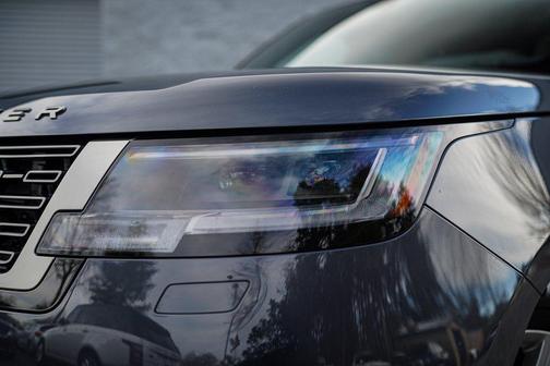 2025 Land Rover Range Rover P550e SE