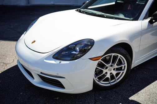2022 Porsche 718 Cayman T