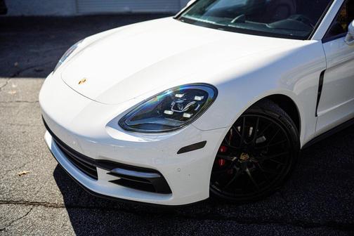 2018 Porsche Panamera 4