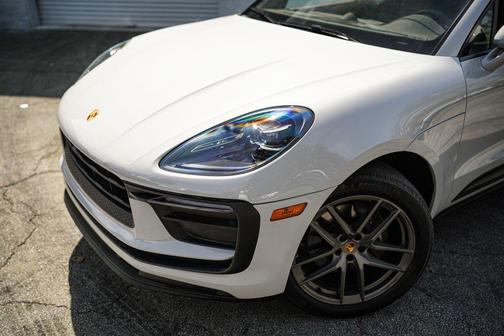 Tan 2022 Porsche Macan Macan S