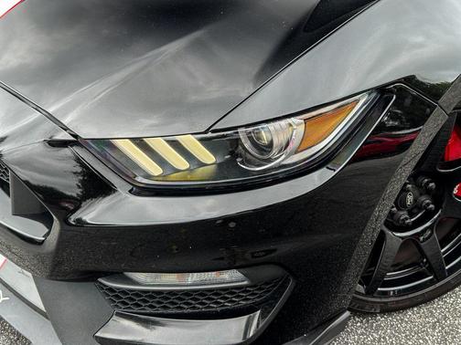 2017 Ford Shelby GT350 Base